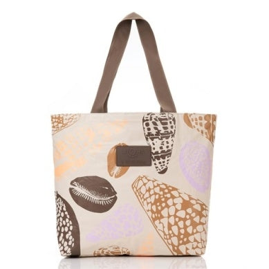 Shoreline Day Tripper in Sandstone