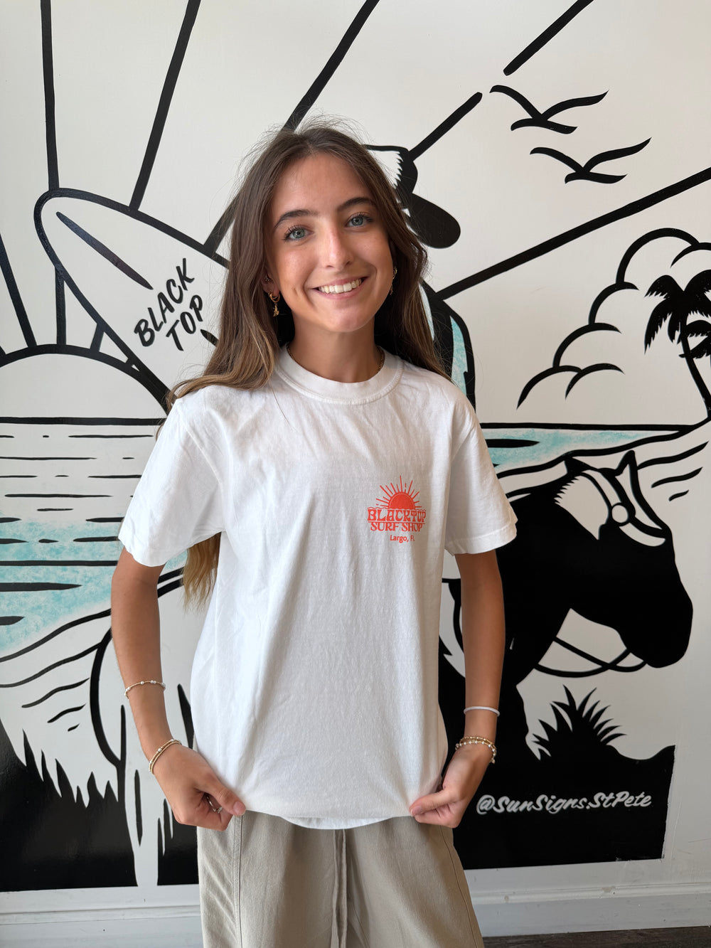 Blacktop Sun Tee in White/Bright Coral