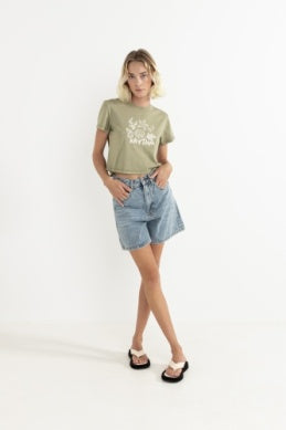 Beachcomer Crop Crew Tee in Ivy