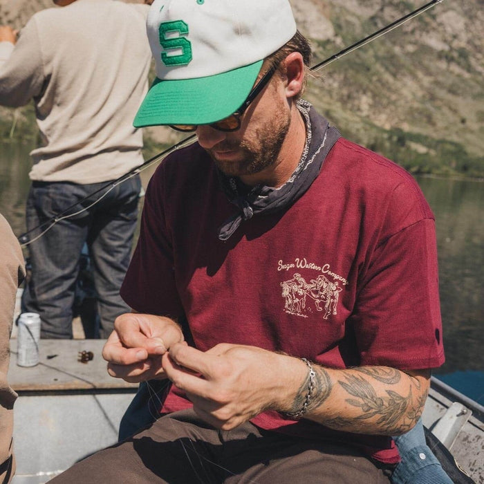 Los Rios Tee in Burgundy