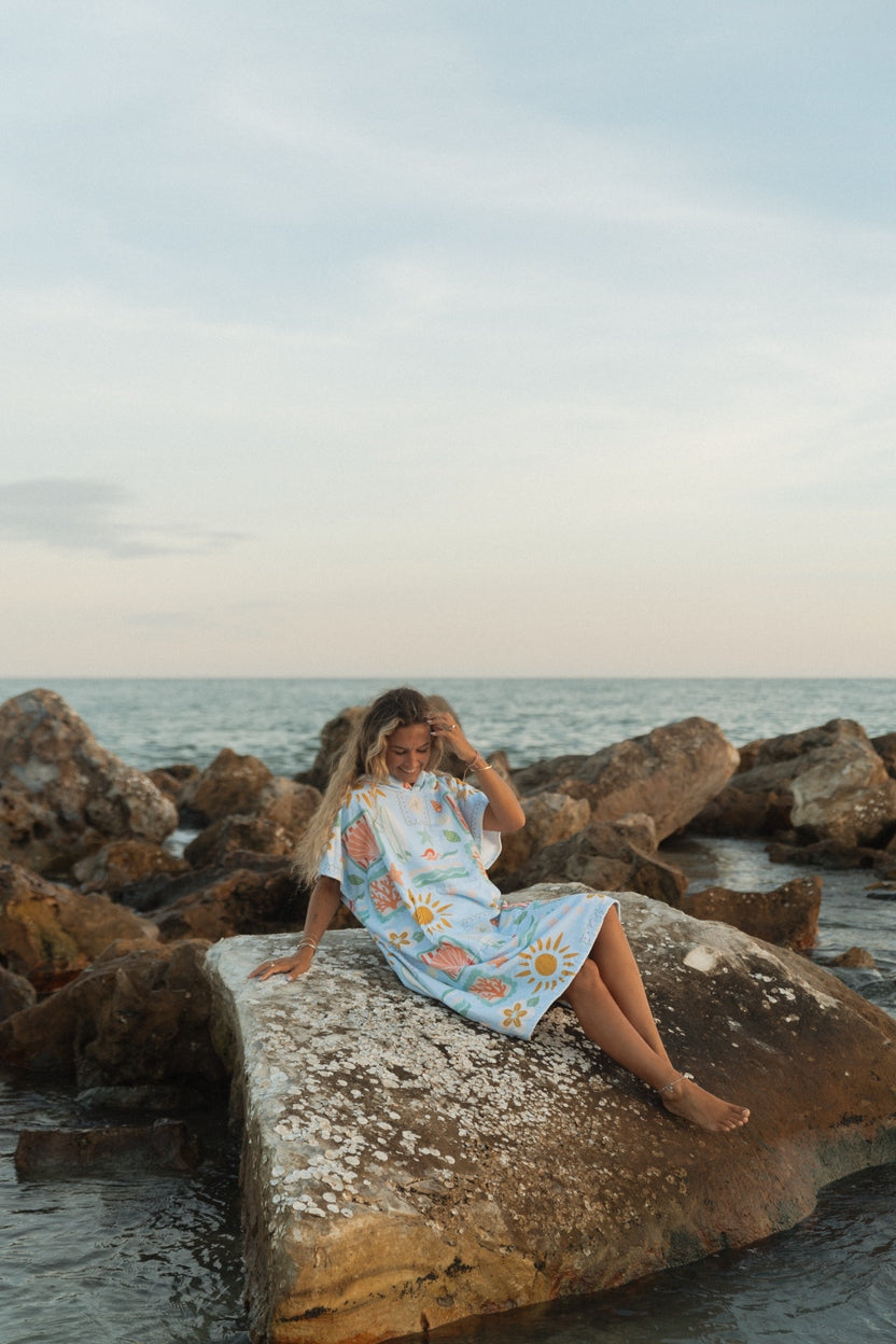 Sundipped Surf Poncho Blue Tide