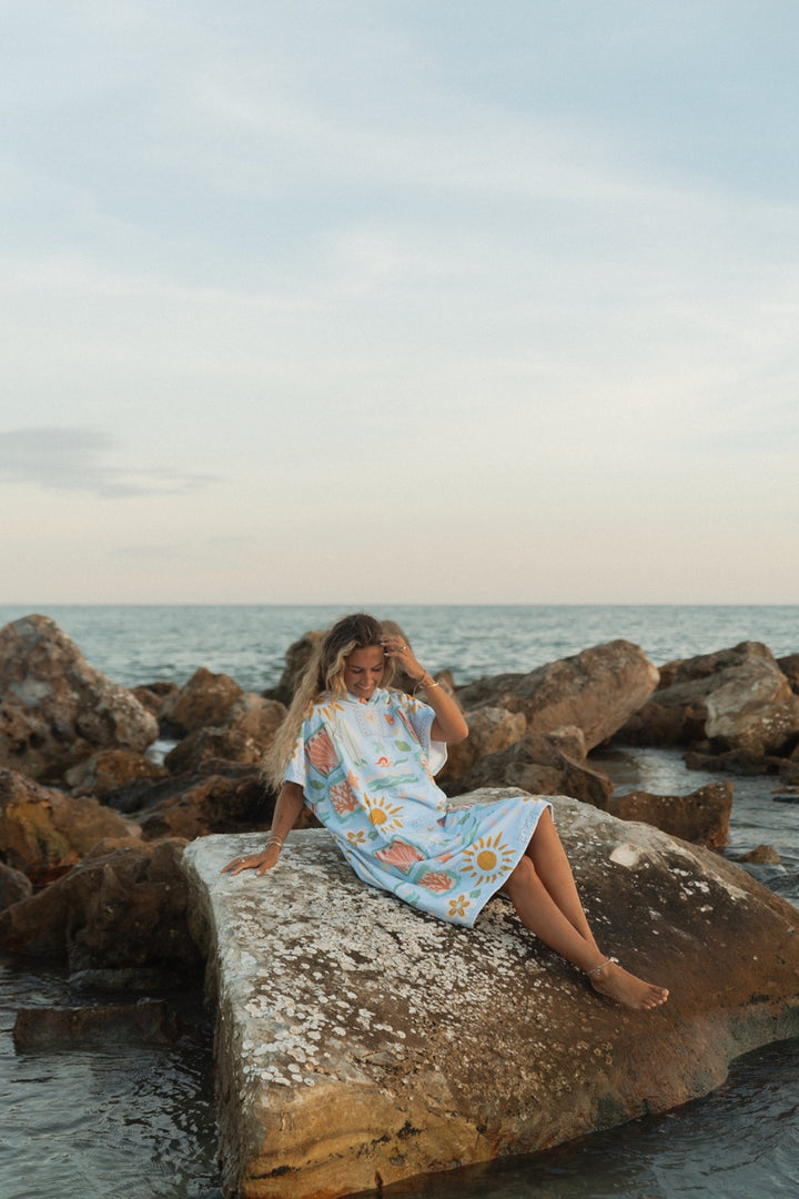 Sundipped Surf Poncho Blue Tide